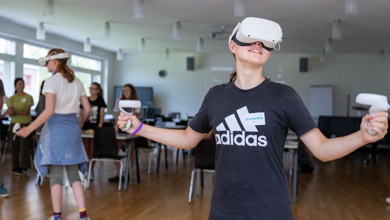 Construire l'avenir de la technique : le camp enthousiasme les jeunes filles ! 